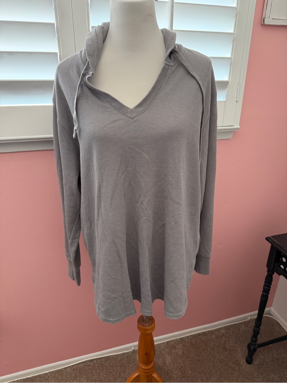 Jane and Delancey Light Gray V-Neck Hooded Thermal Pullover